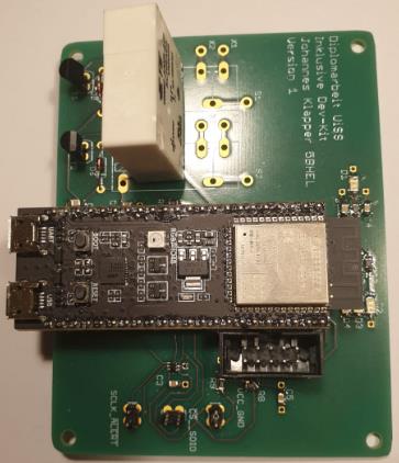 Development kit with a microcontroller board mounted on it
